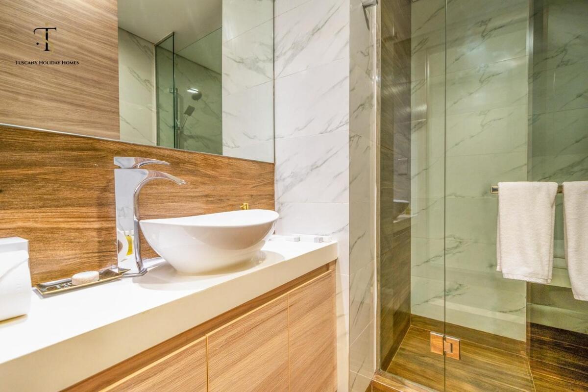 Splendid Views Studio- Sol Bay Business Bay Apartment Dubai