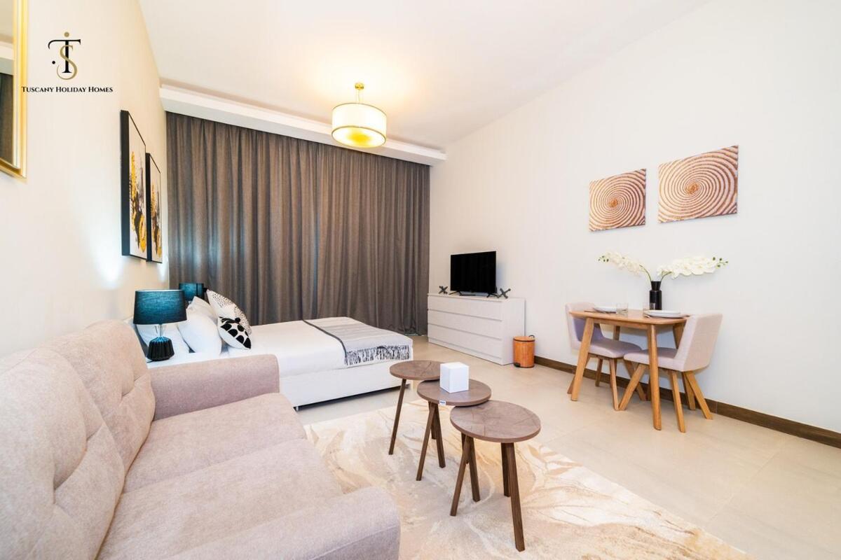 Splendid Views Studio- Sol Bay Business Bay Apartment